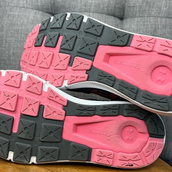 S03. Under Armour Charged Rogue 2 Running Shoes - Women’s US 9.5/EU41 - Picture 2 of 3